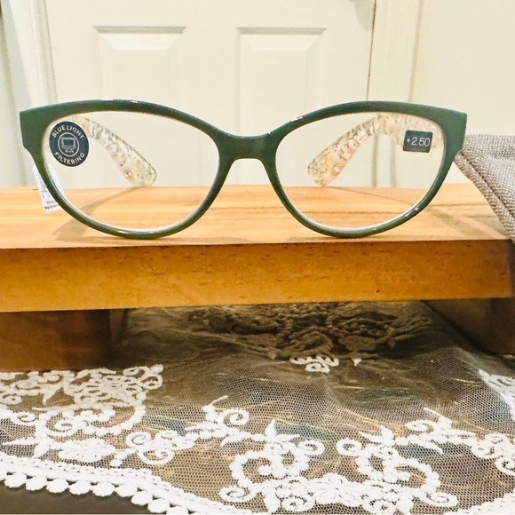 💚Peepers Women’s Reading Glasses & Case, Strength: 2.50, Green Floral (NWT) - Picture 2 of 5